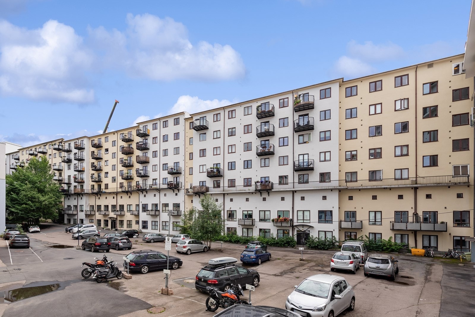 Mulighet for å leie parkeringsplass for 550 kroner per plass. Venteliste hos forretningsfører. Galleribilde