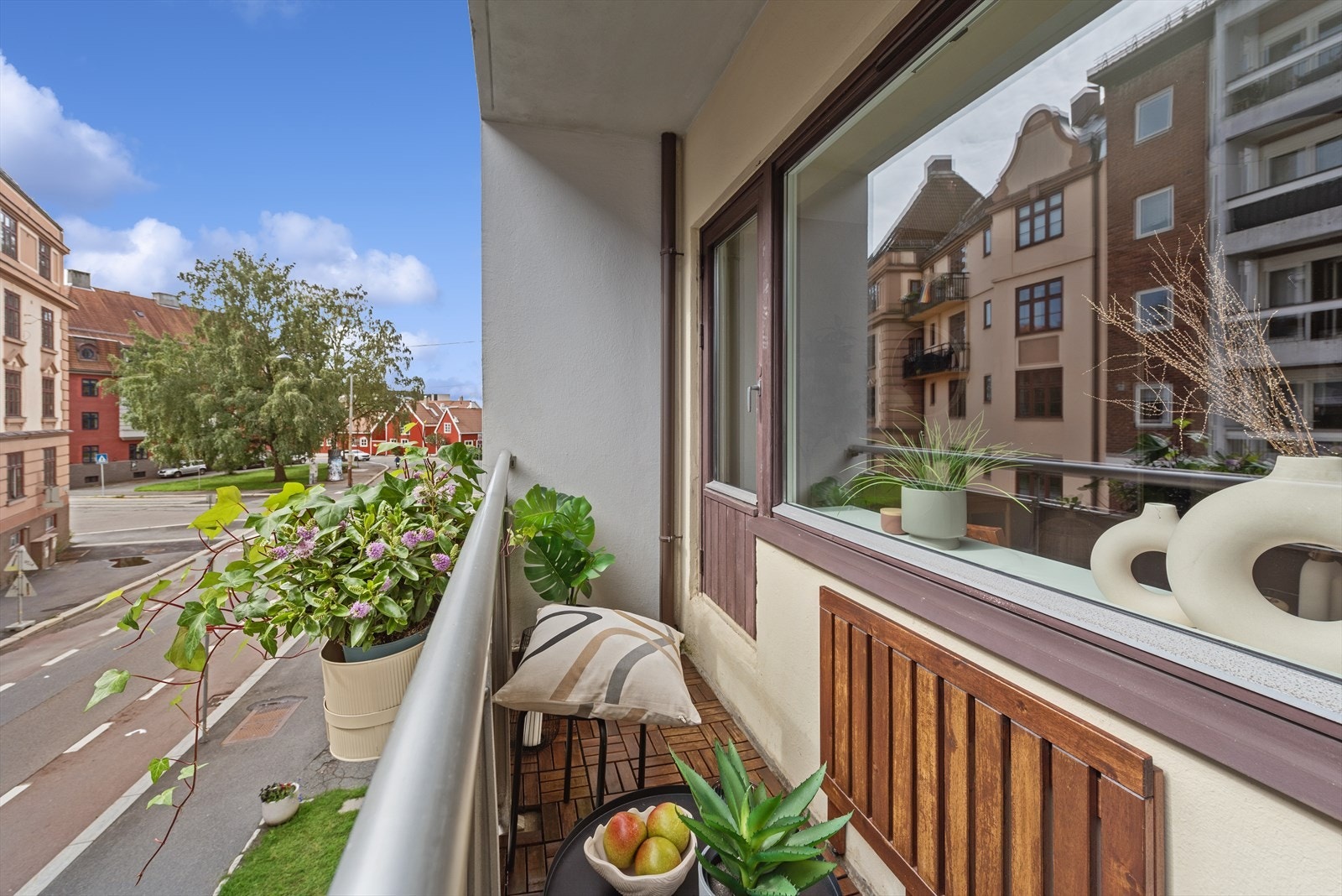 På sommertid er det sol fra tidlig morgen til ca. 14:30 Galleribilde