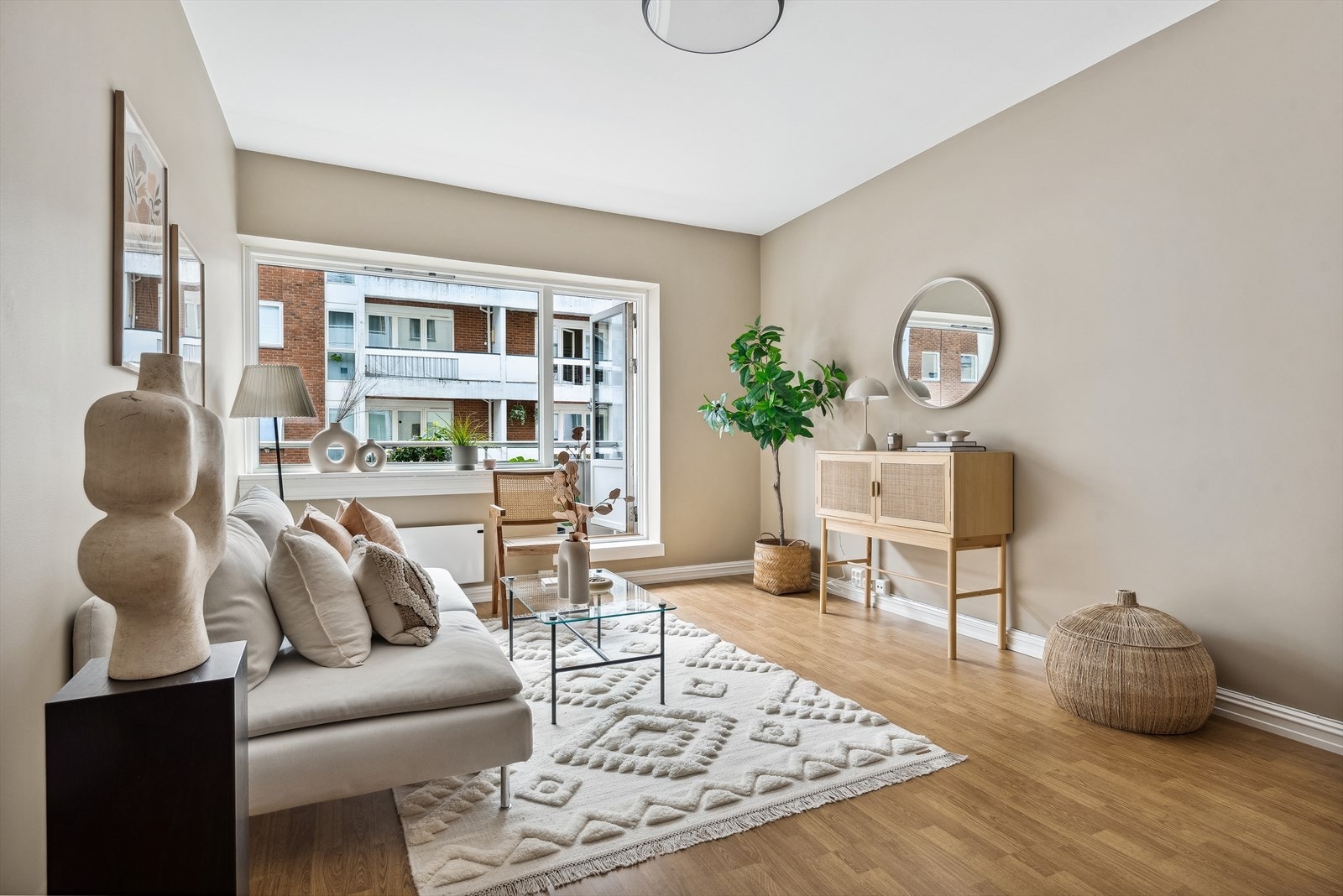 Fra stuen er det utgang til en herlig balkong Galleribilde