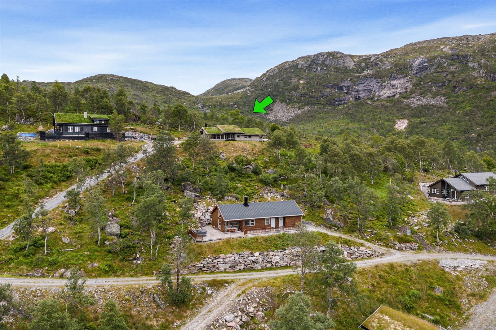 Hytten ligger fint til øverst i hyttefeltet. Galleribilde