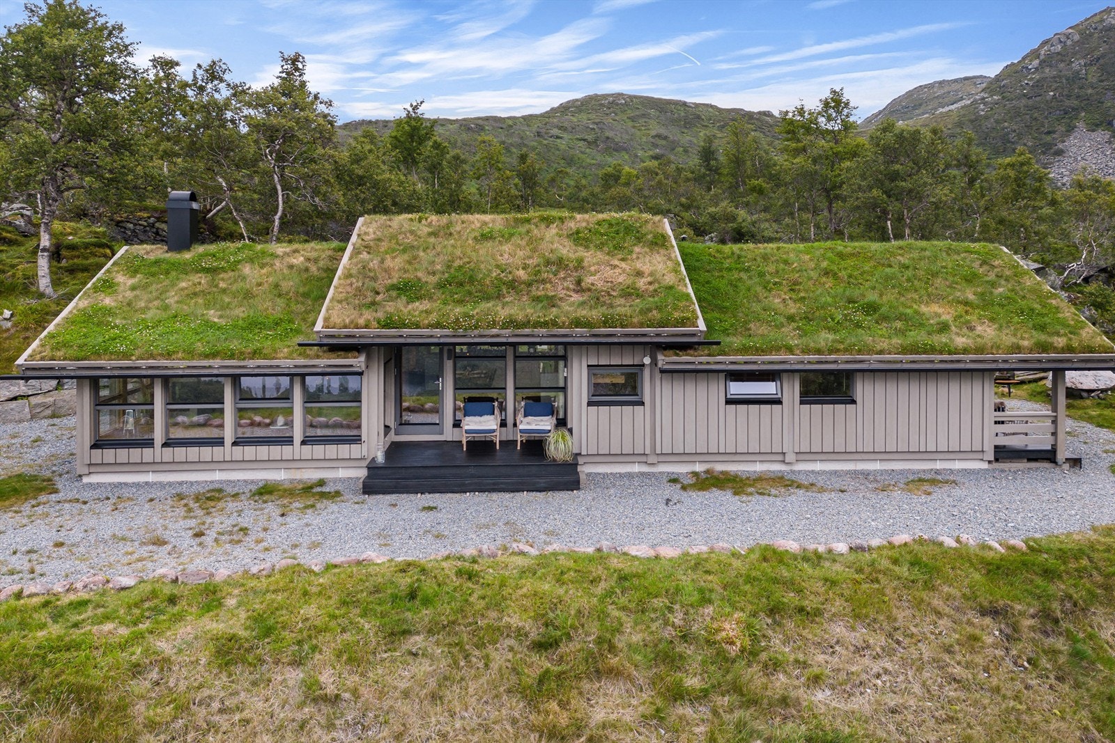 Fasadebilde av hytten rett forfra Galleribilde