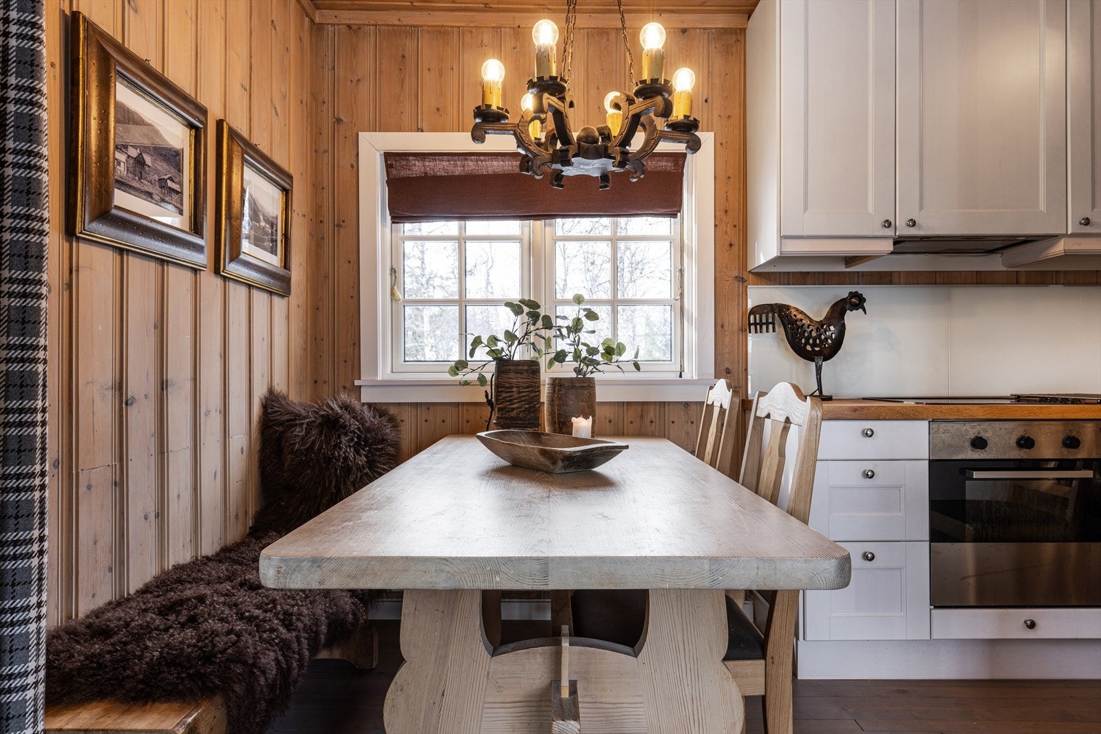 Hyggelig spisestue. Galleribilde