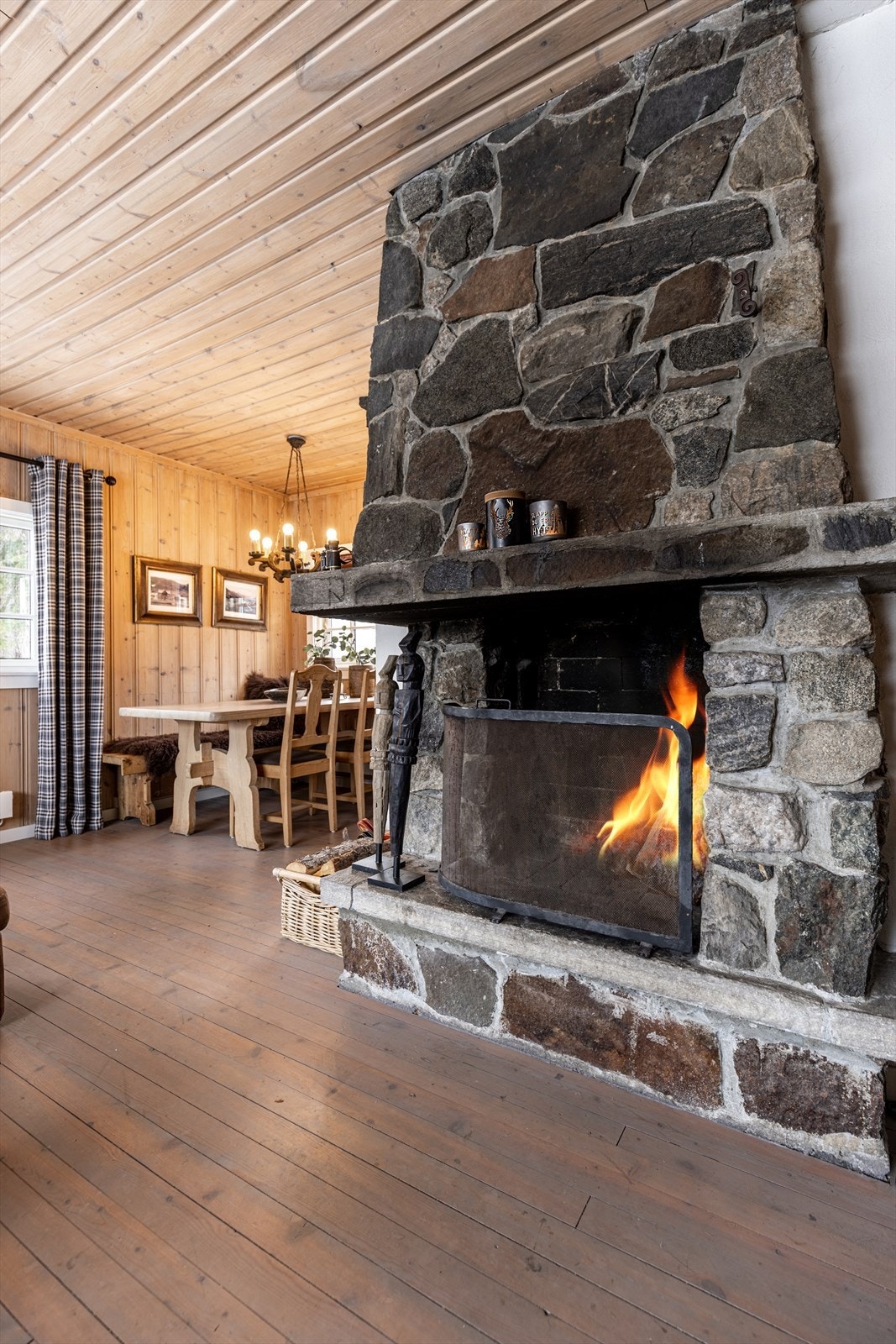 Flott peis sentralt i oppholdsrommet/stute. Galleribilde