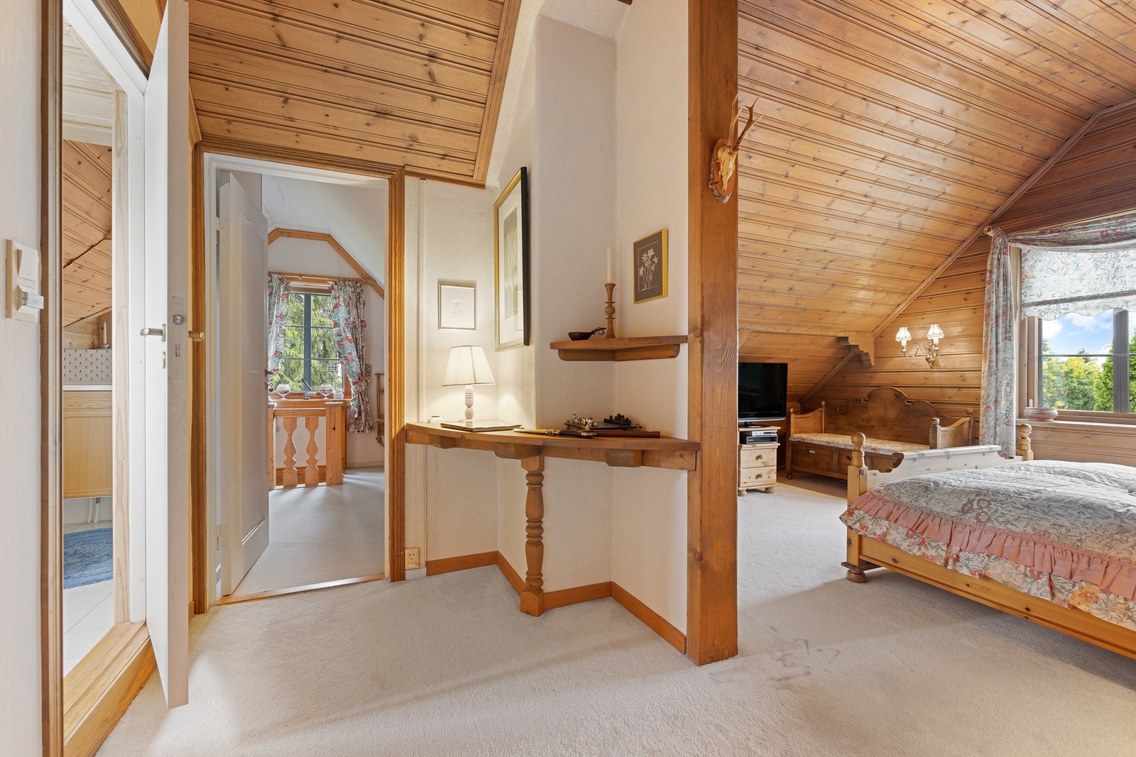 I 2. etasje er det soverom og bad Galleribilde