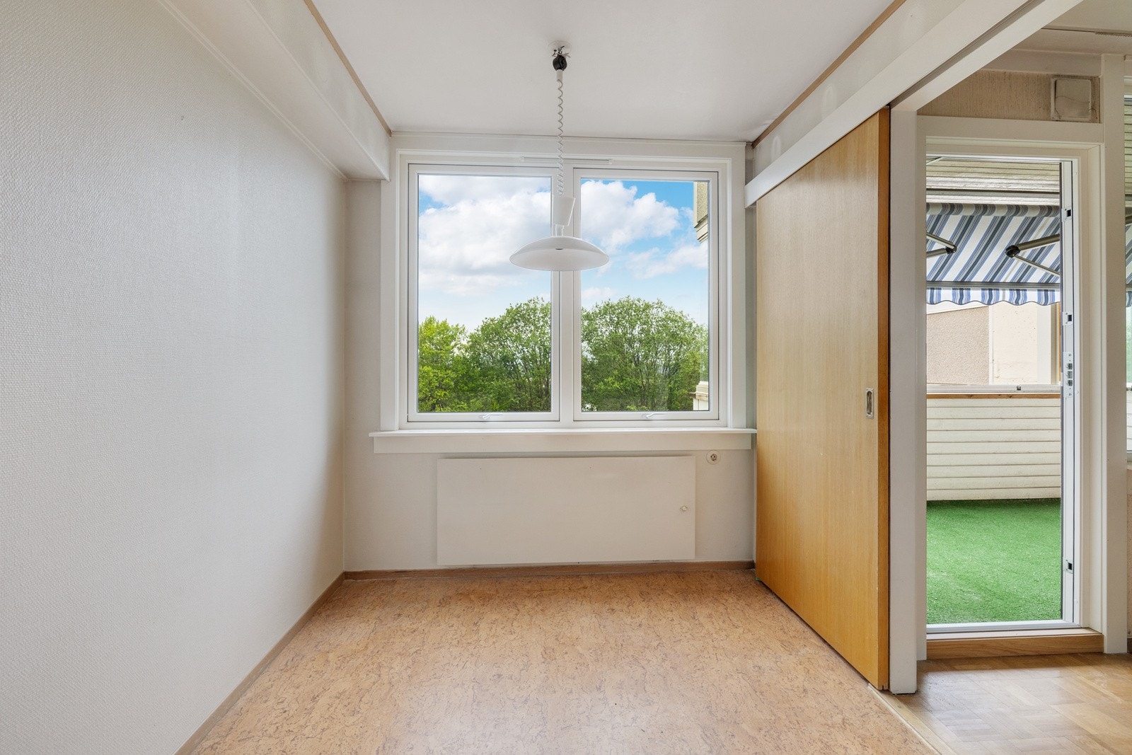 Spiseplass ved vinduet Galleribilde