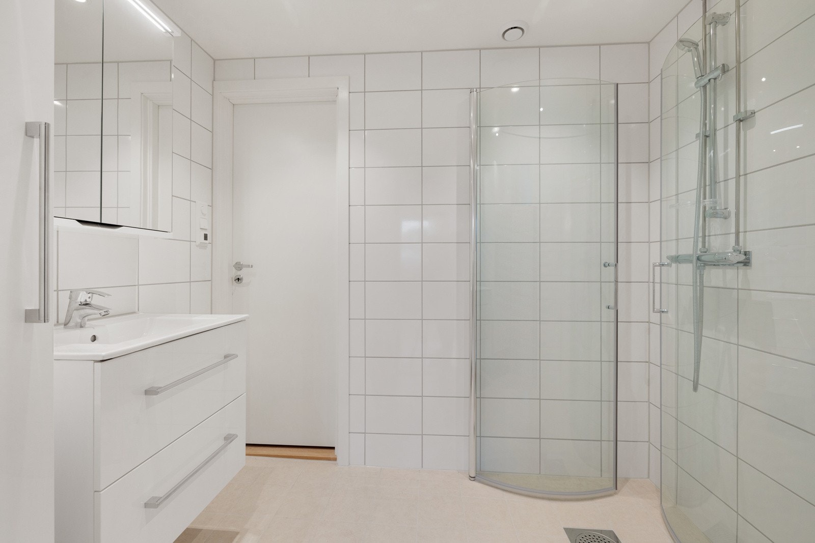 Pent flislagt bad i regi borettslaget Galleribilde