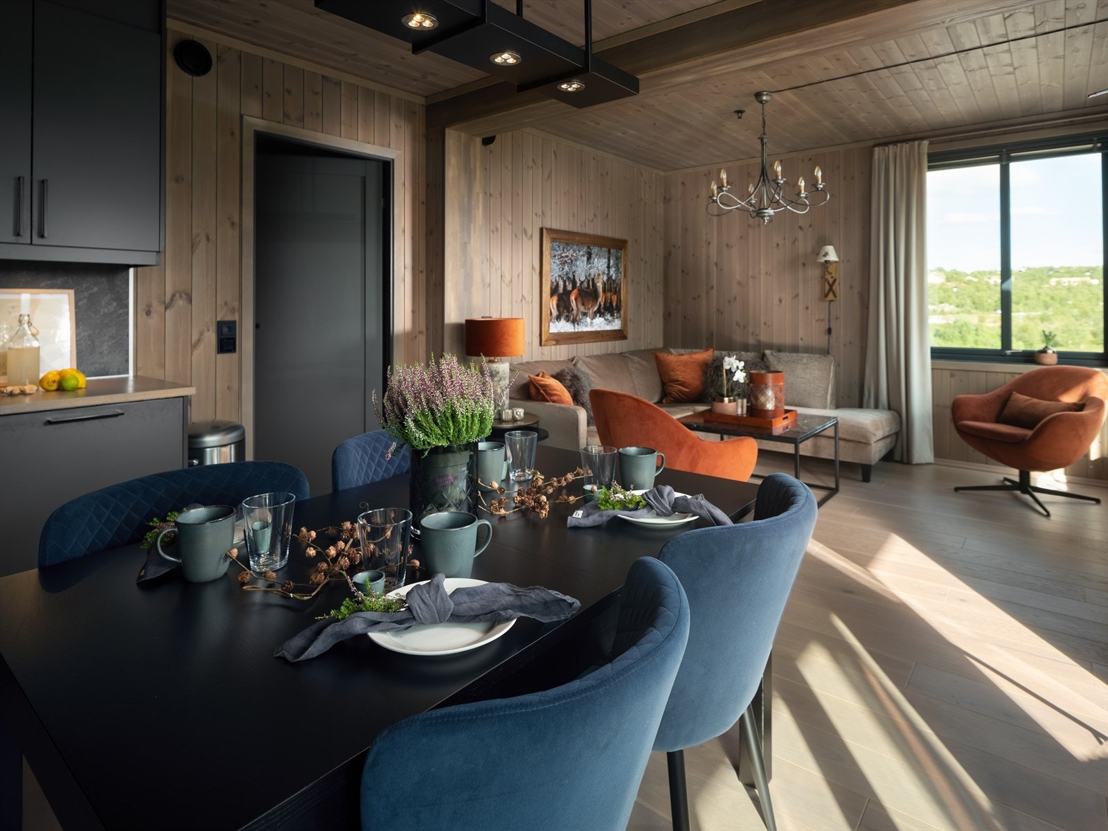 Åpent kjøkken med spiseplass Galleribilde