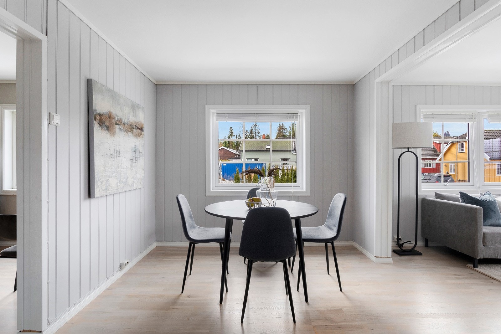 God plass til spisegruppe. Galleribilde