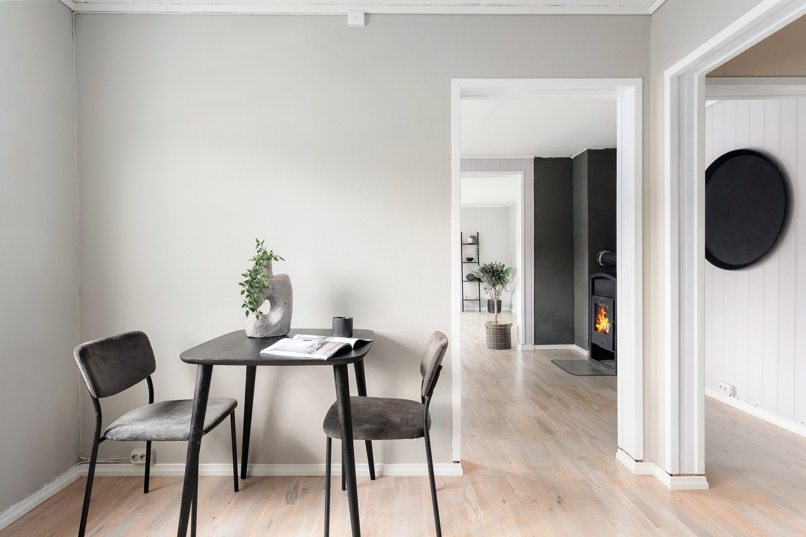 På kjøkkenet er det plass til kjøkkenbord og stoler. Galleribilde