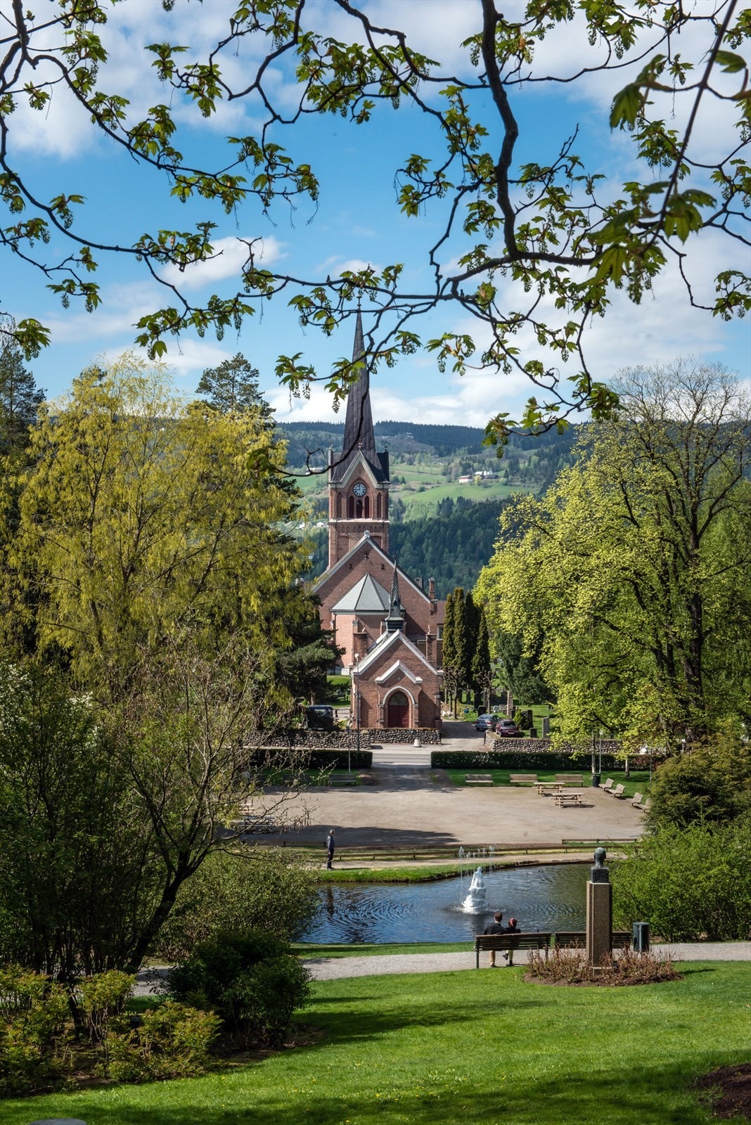 Et steinkast unna ligger Søndre Park. Galleribilde