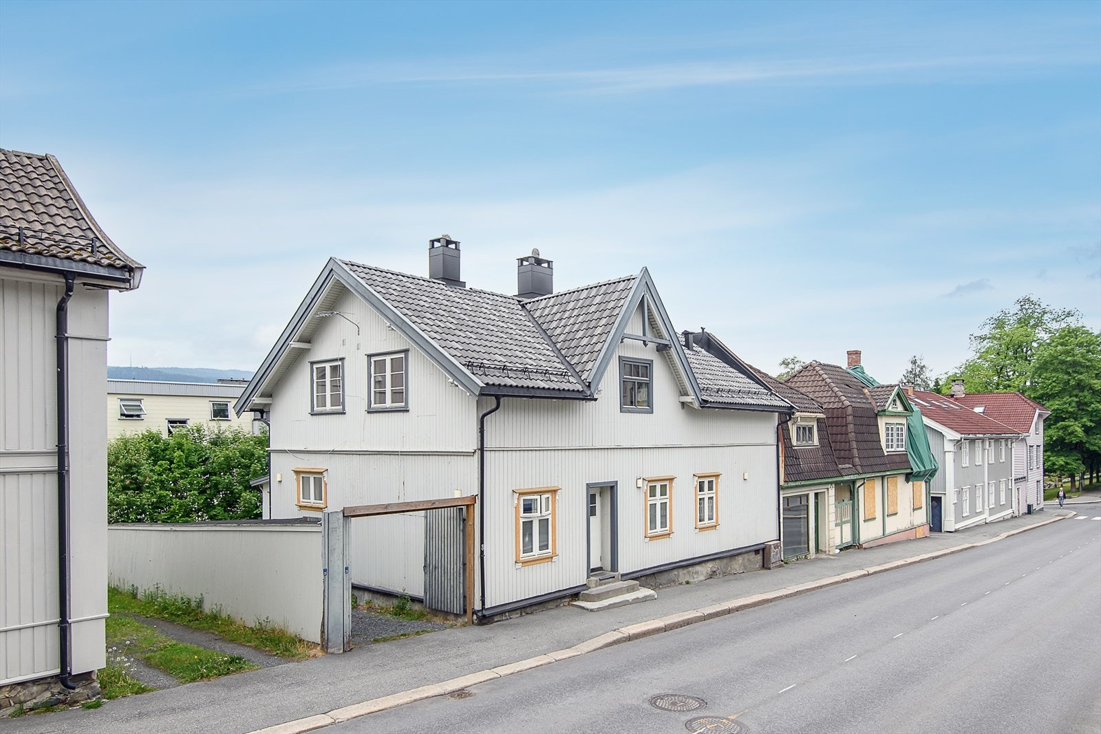 Leiligheten ligger i sentrum, med gangavstand til de fleste fasiliteter. Galleribilde