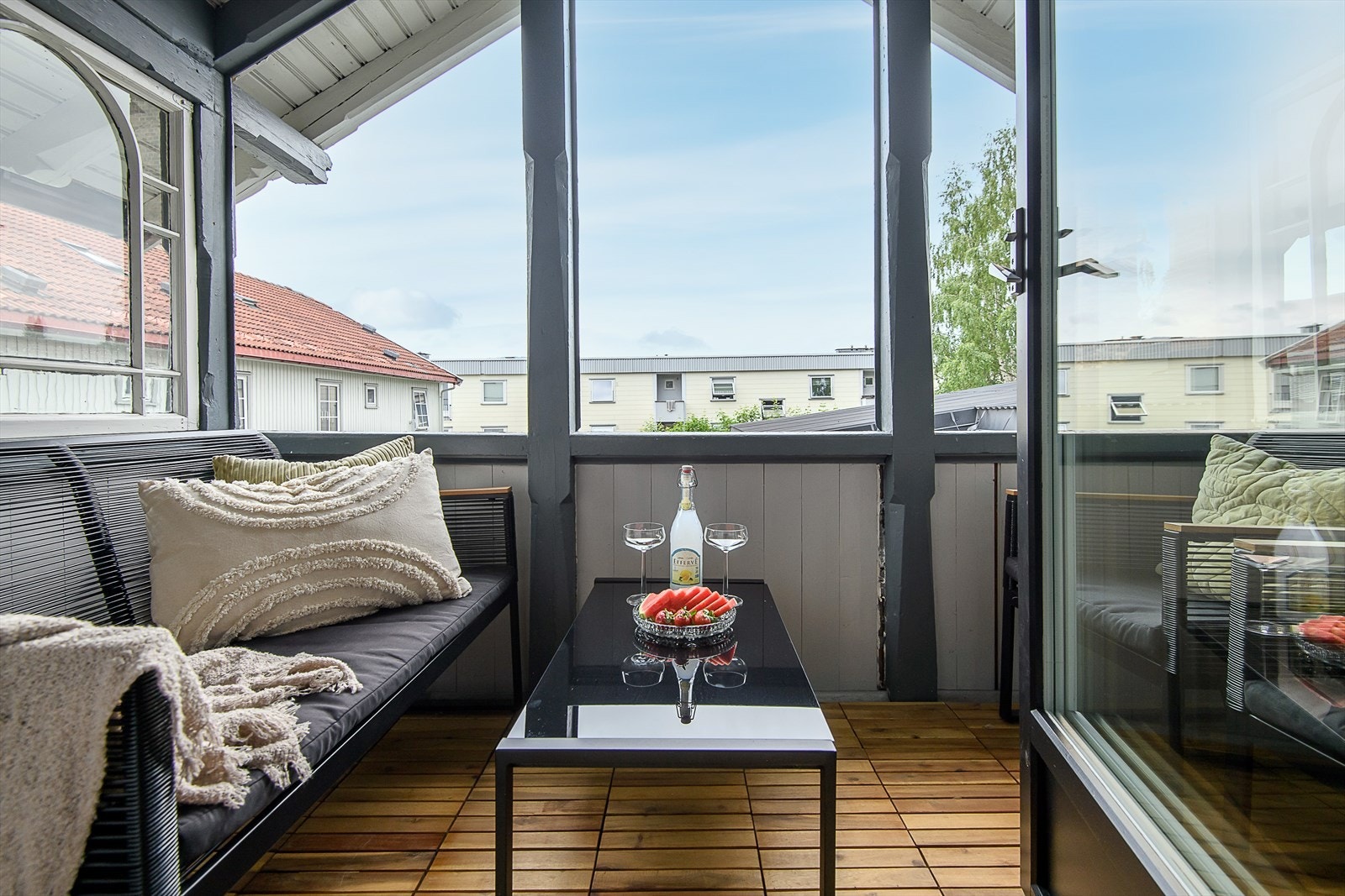 Balkongen har glass i sideveggene, men kan også bygges helt inn på vinterstid. Galleribilde