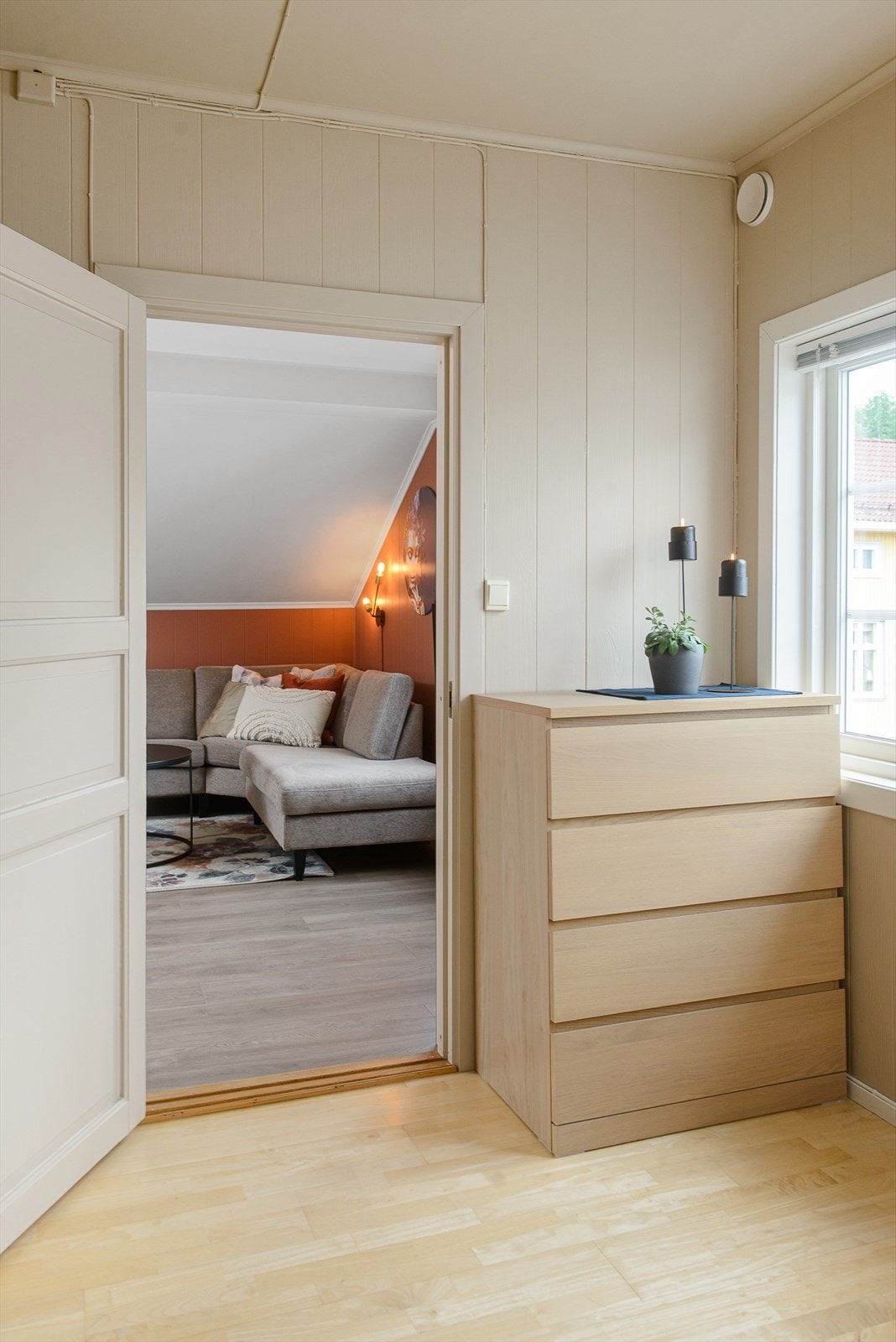 Dette soverommet har adkomst fra stuen. Galleribilde