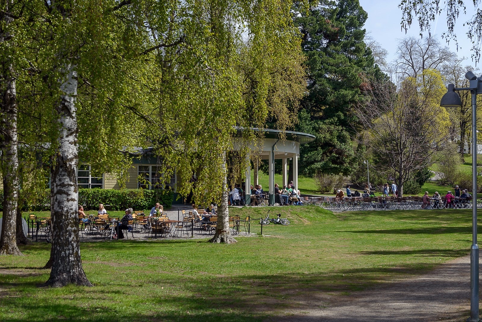 Søndre Park er et yndet rekreasjonsområde med uteservering og konserter. Galleribilde