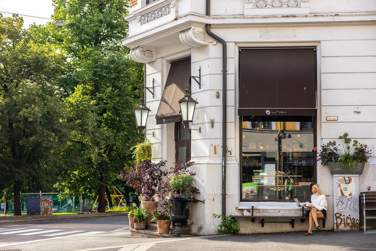 Hyggelig beliggenhet med flere cafeér og resturanter i umiddelbar nærhet Galleribilde