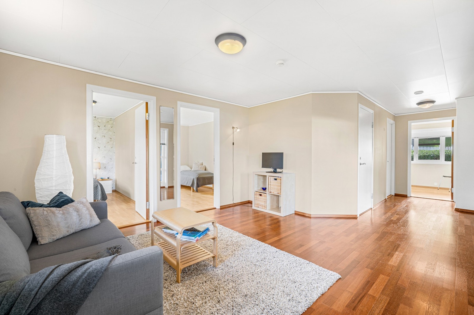 Også i 1. etasje er det en stue/ungdomsavdeling, og denne måler ca. 21 kvm. Galleribilde