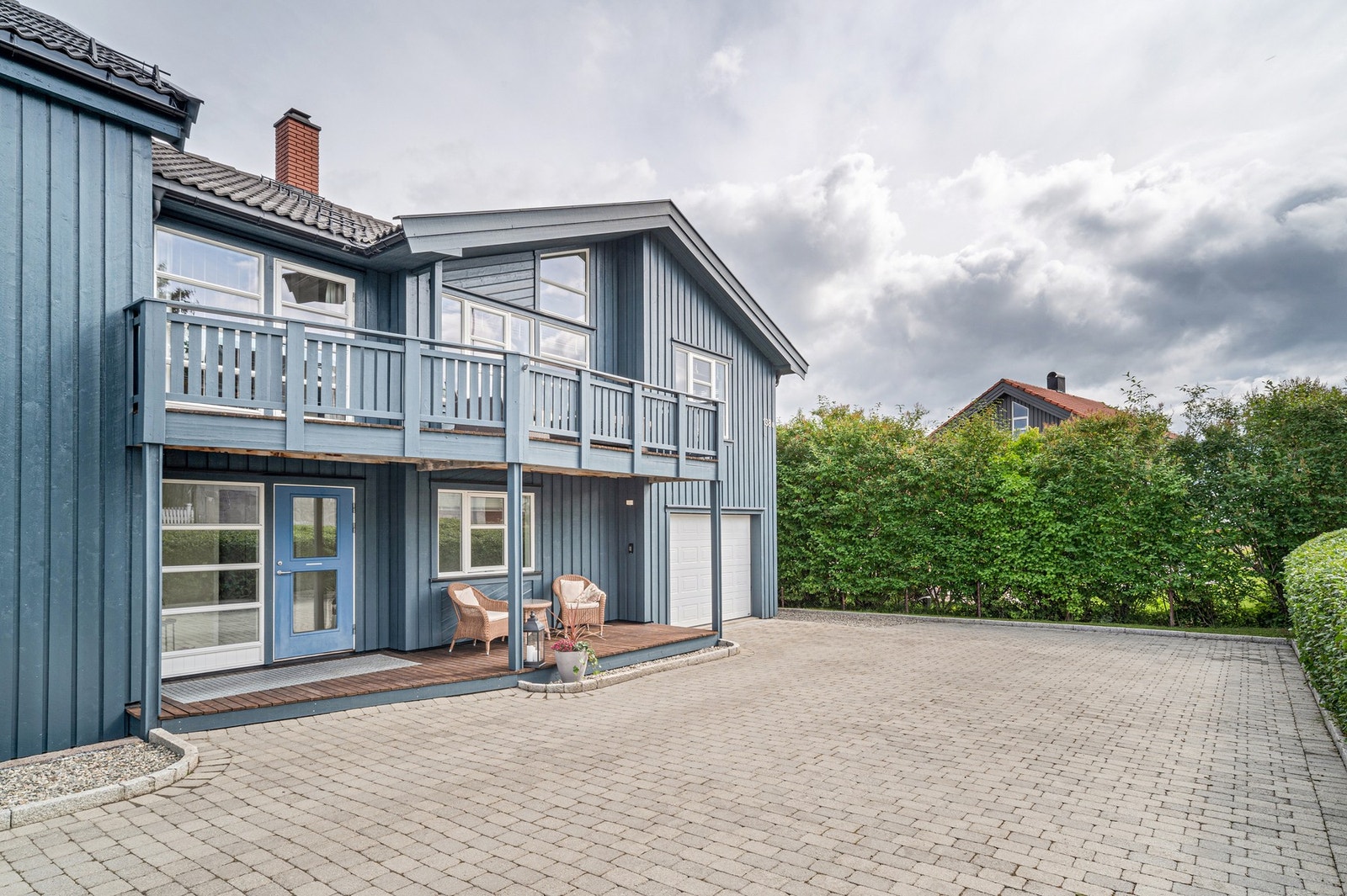 EiendomsMegler 1 v/Frank Robert Bae har gleden av å presentere en særdeles innholdsrik familiebolig med populær beliggenhet på Ranheim. Galleribilde