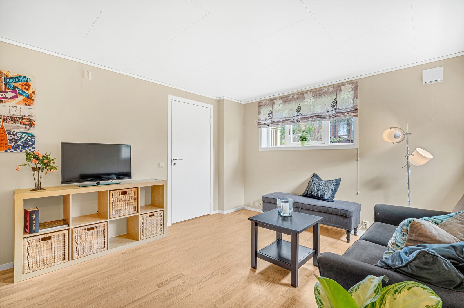 Soverommet er på over 17 kvm og kan f.eks delvis innredes som stue... Galleribilde