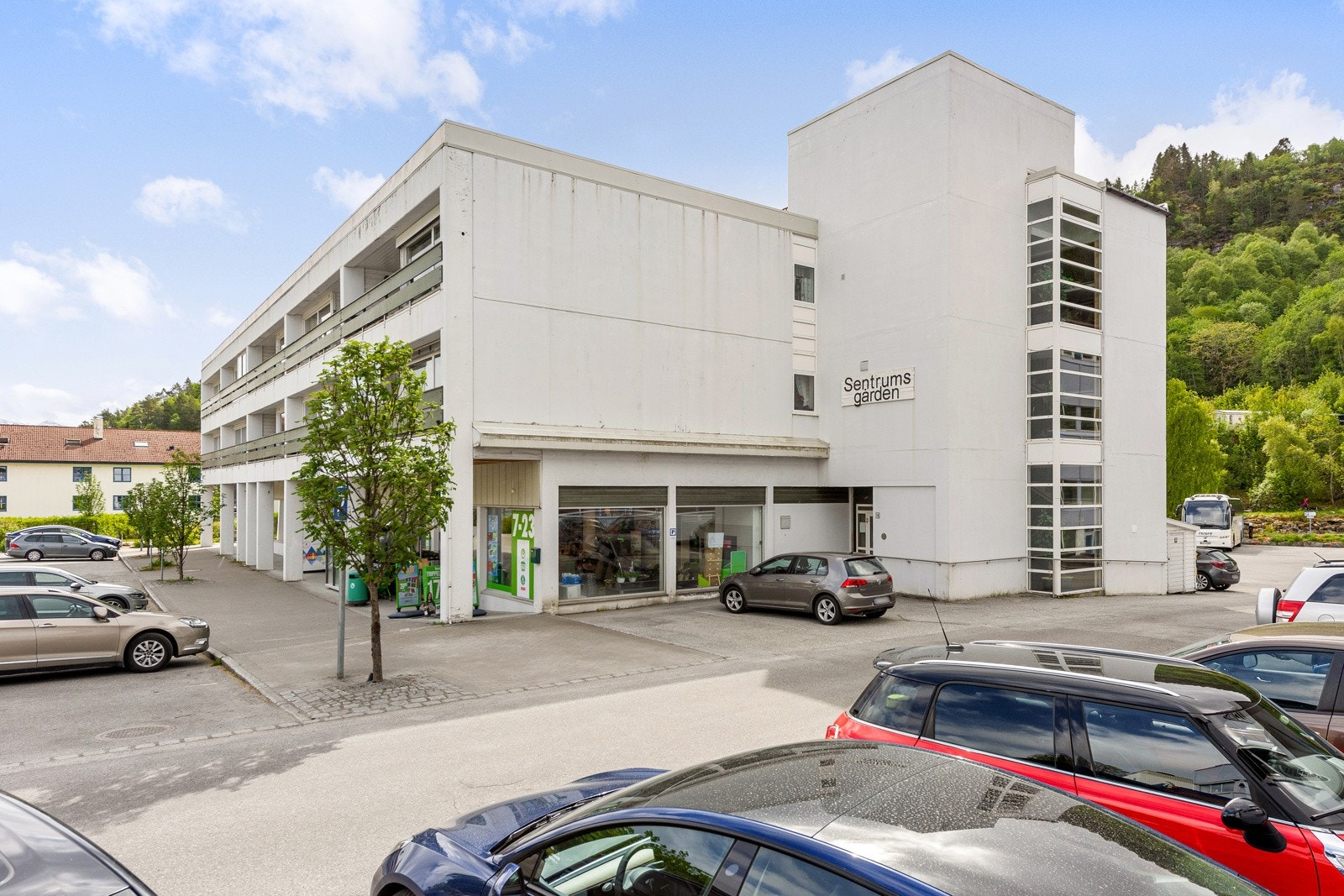 Dagligvarebutikk i 1. etasje. Galleribilde