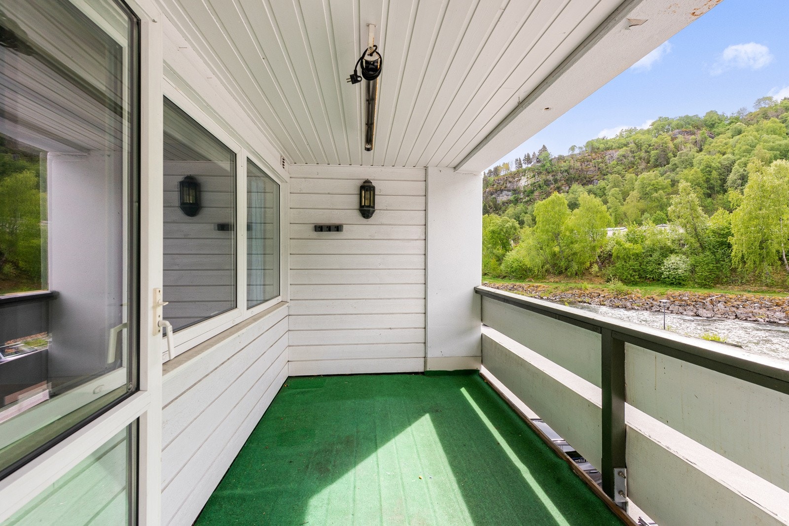 Overbygd veranda. Galleribilde