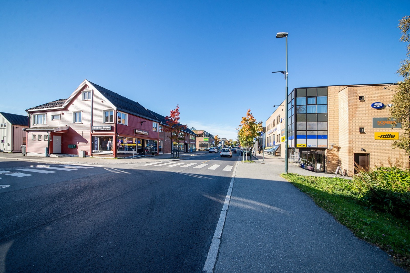 Heimdal sentrum er ca. 1 km fra leiligheten og her finner du flere restauranter og det meste man trenger i hverdagen. Galleribilde