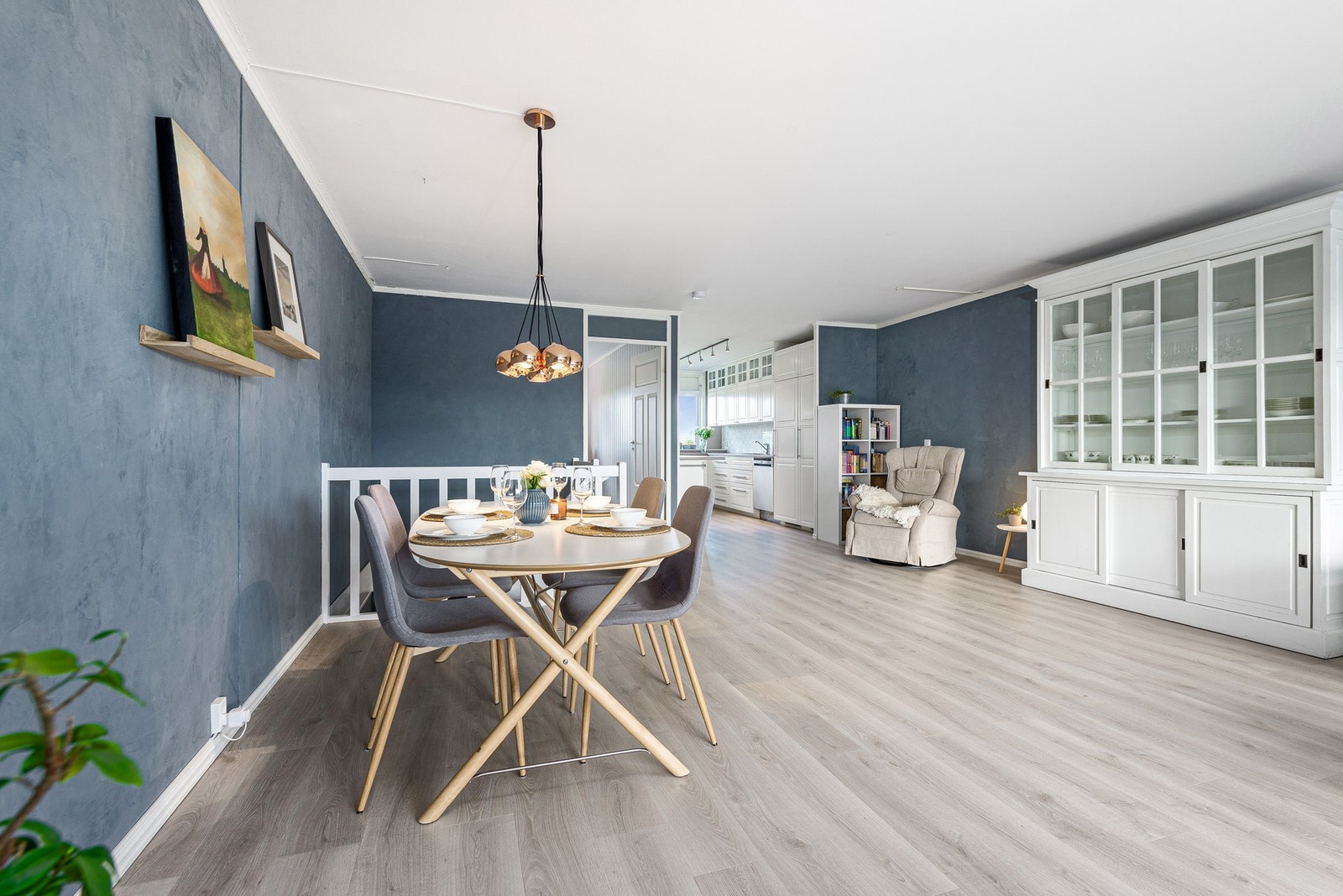 Her har du god plass til stort spisebord Galleribilde