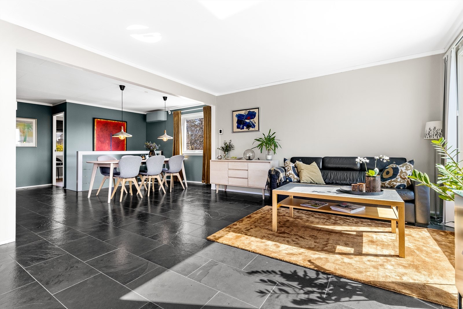 Det er varmekabler i gulv på stue, kjøkken, gang, bad og entrè Galleribilde