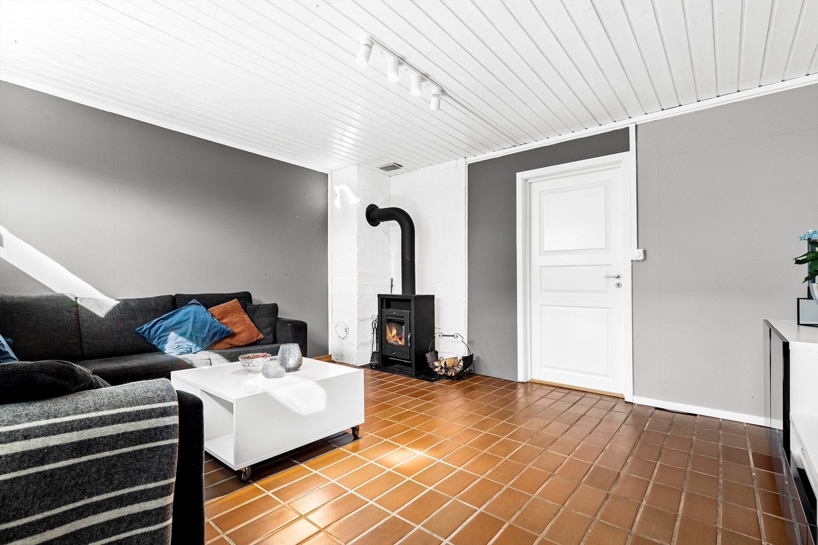 Kjellerstuen har peisovn Galleribilde