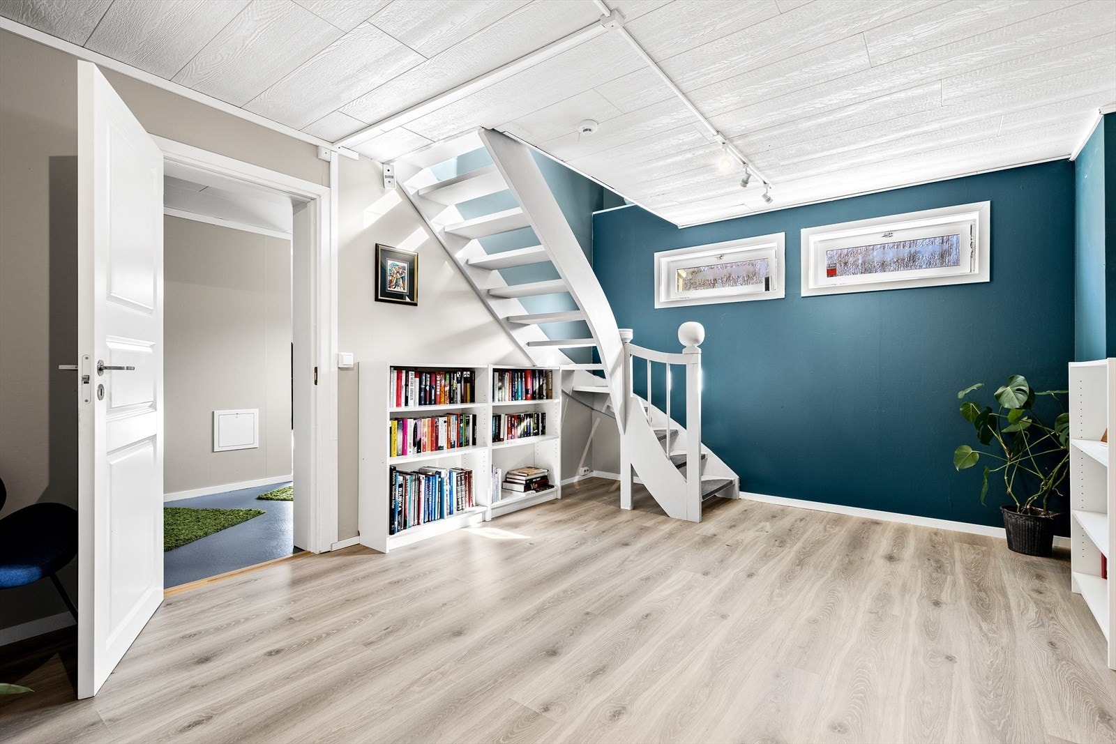 Romslig trapperom i kjeller Galleribilde