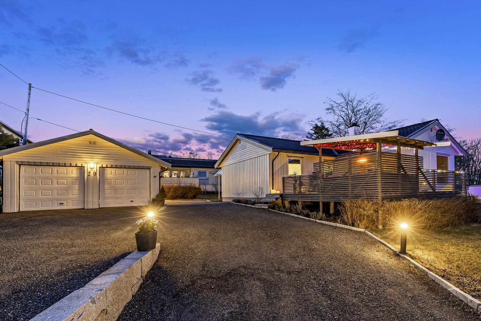Hyggelig stemning med fine uteplasser og Jacuzzi Galleribilde