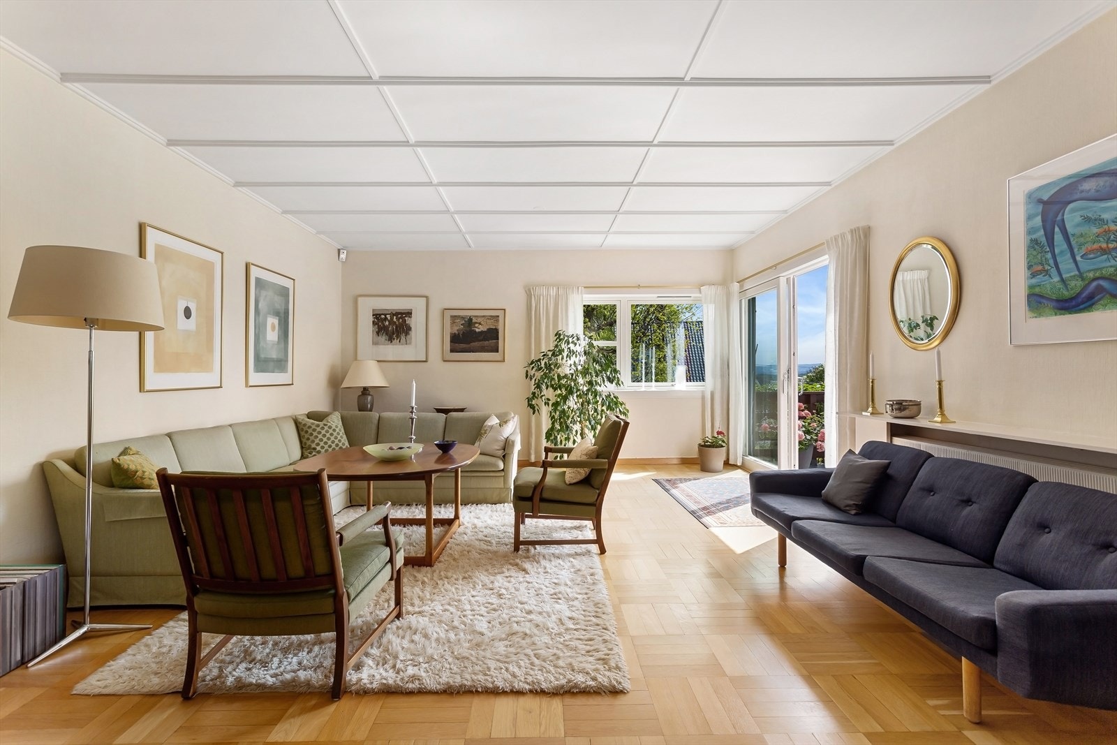 Stue med utgang balkong, i 2. etasje Galleribilde