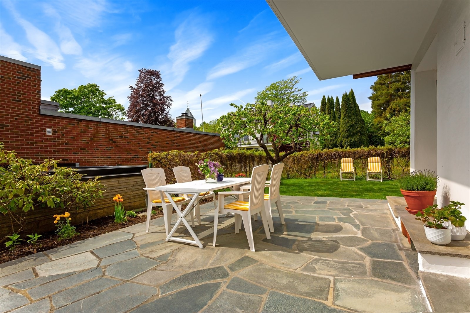 Stor skiferbelagt terrasse Galleribilde