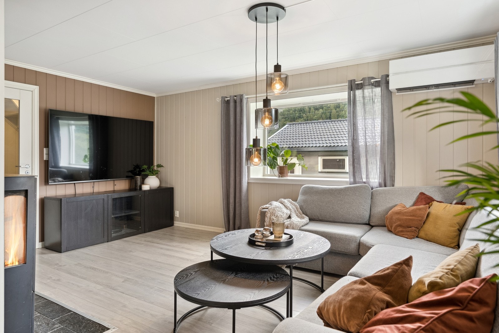 Det er god plass til sofahjørne med tilhørende møblement. Galleribilde