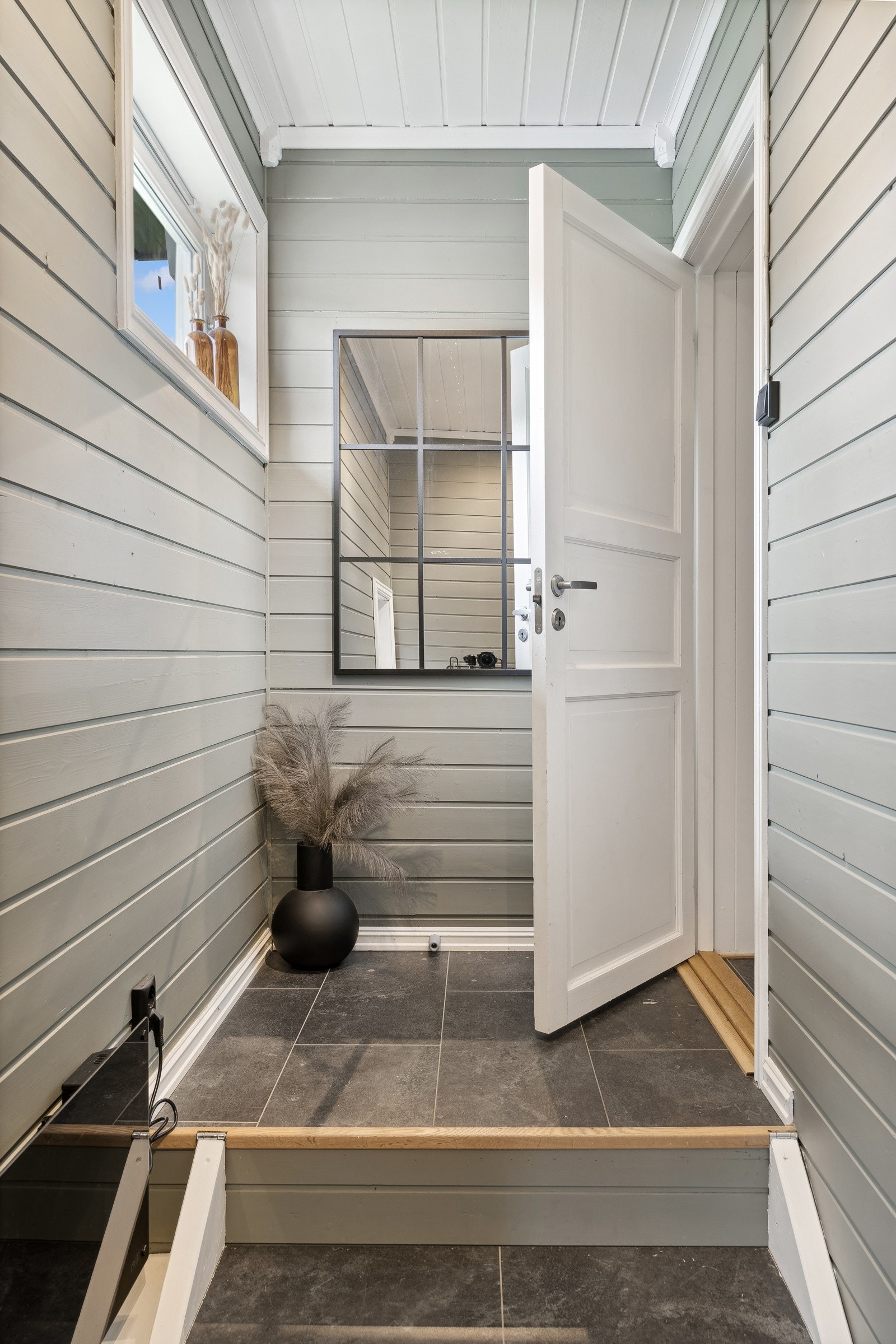 Dette er en stor og innholdsrik enebolig over 3 plan. Velkommen inn! Galleribilde