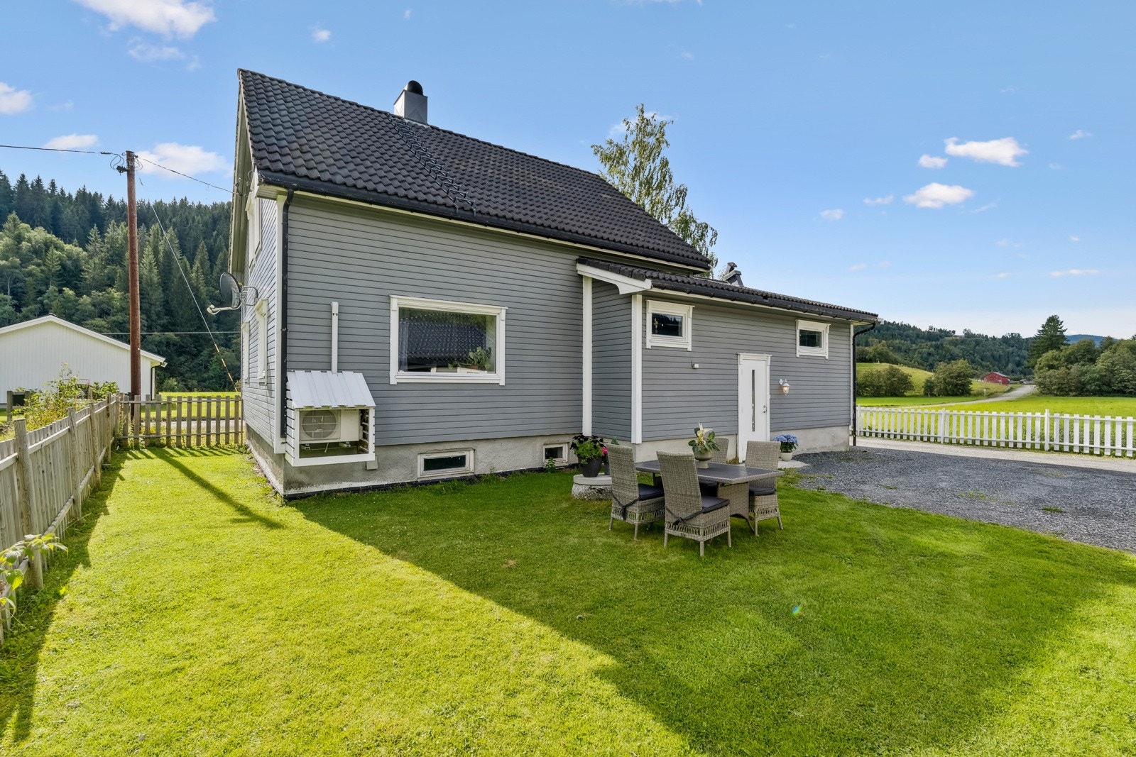 Eneboligen har et bruksareal på 182 kvm over 3 plan. Galleribilde