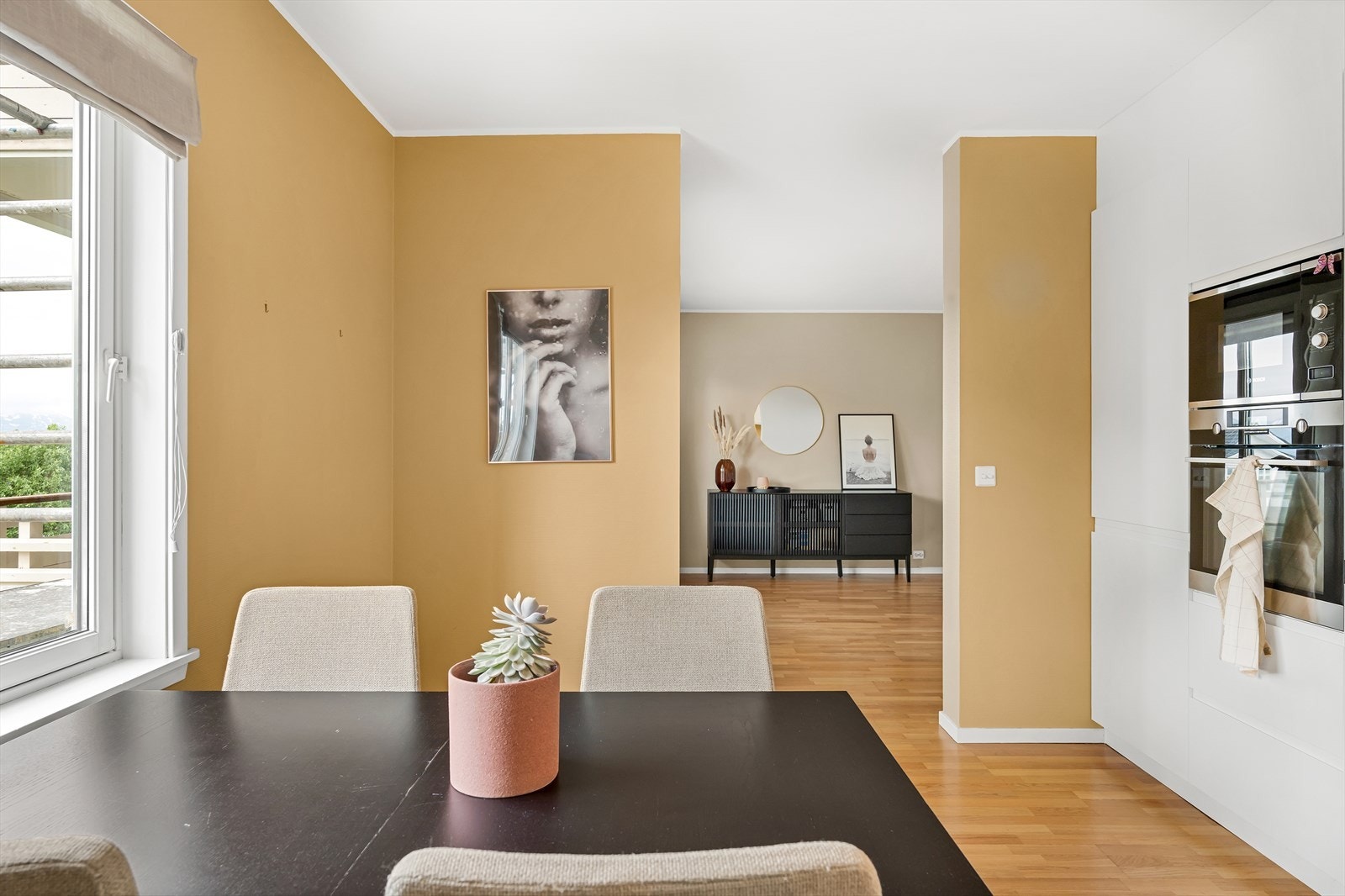 God plass til spisebord ved kjøkkenet. Galleribilde