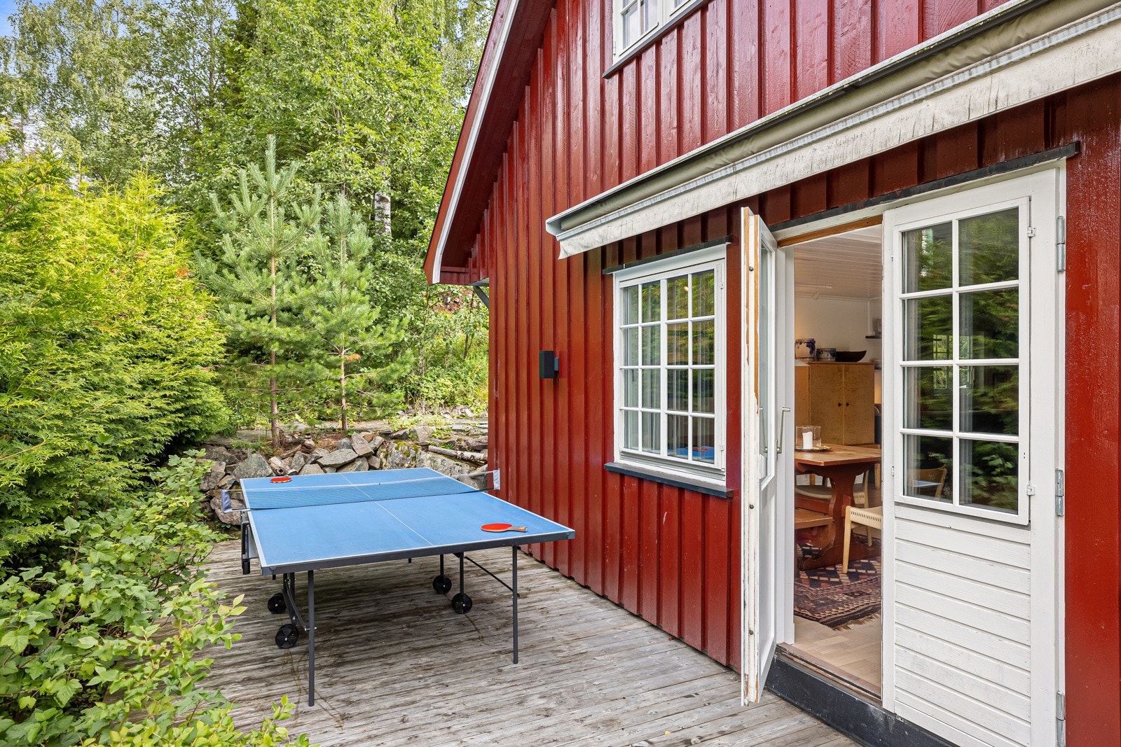 Utgang til terrassen også fra spisestedel. Galleribilde