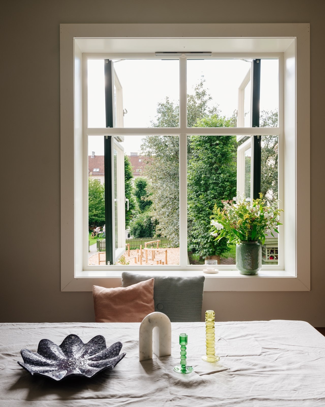 Leiligheten oppleves som veldig privat, uten direkte innsyn fra andre leiligheter. Galleribilde