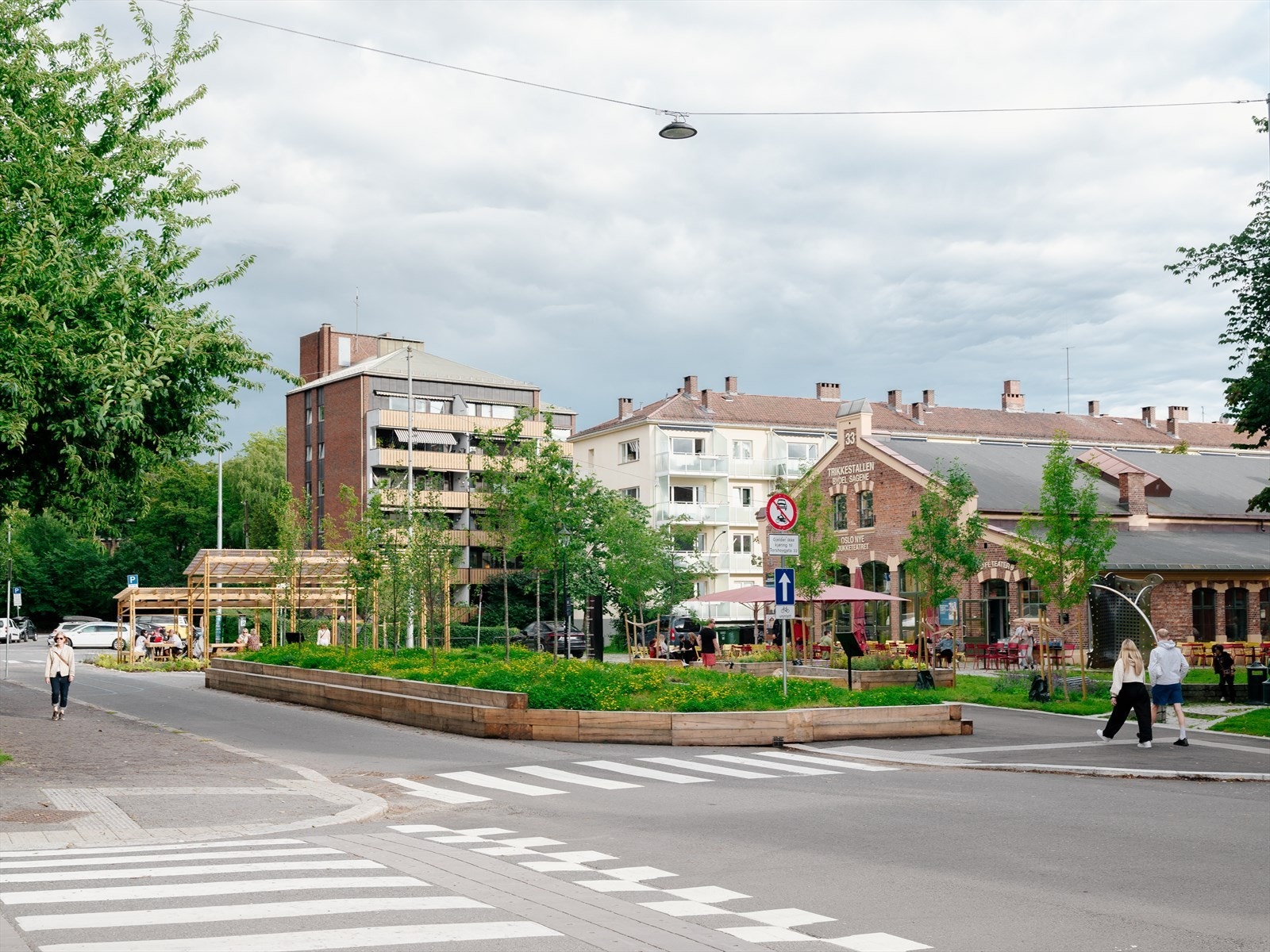 I Torshovgata er det etablert en midlertidig grønn lunge, med humlevennlig beplantning, og sittegrupper. Galleribilde