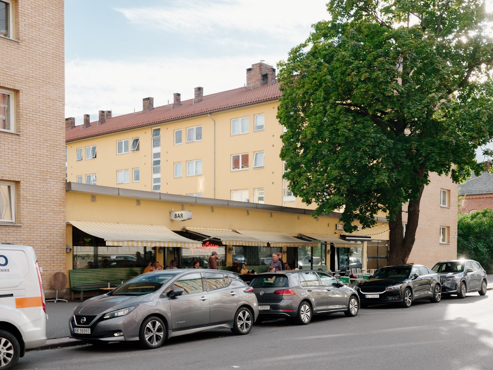 Fortauservering og mat på vedfyrt grill: Lasarett vinbar, Bruun-Larsen, og den nyåpnede restauranten Liminal er noen av høydepunktene i nabolaget ditt. Galleribilde