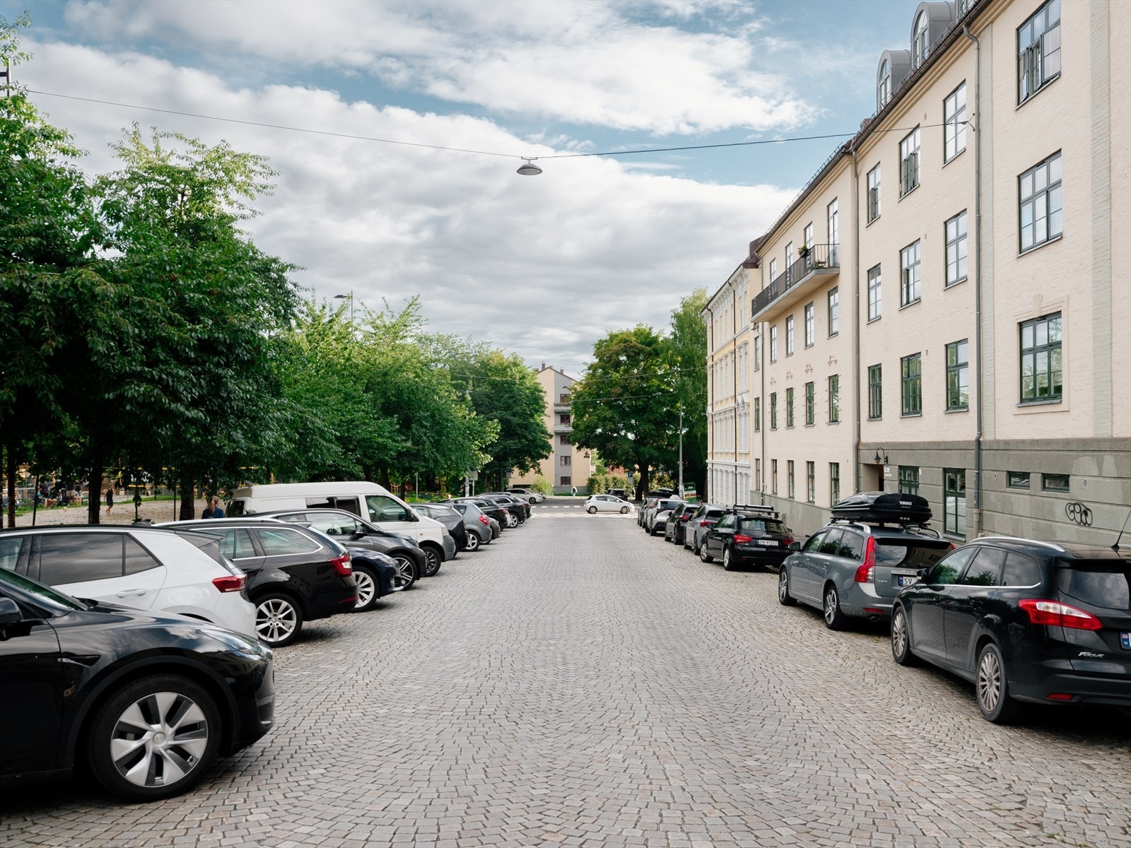Beliggenheten midt på Torshov, med "alt" av fasiliteter rett ved. Kort vei til butikker, vinbarer, kaféer, og restauranter. Galleribilde