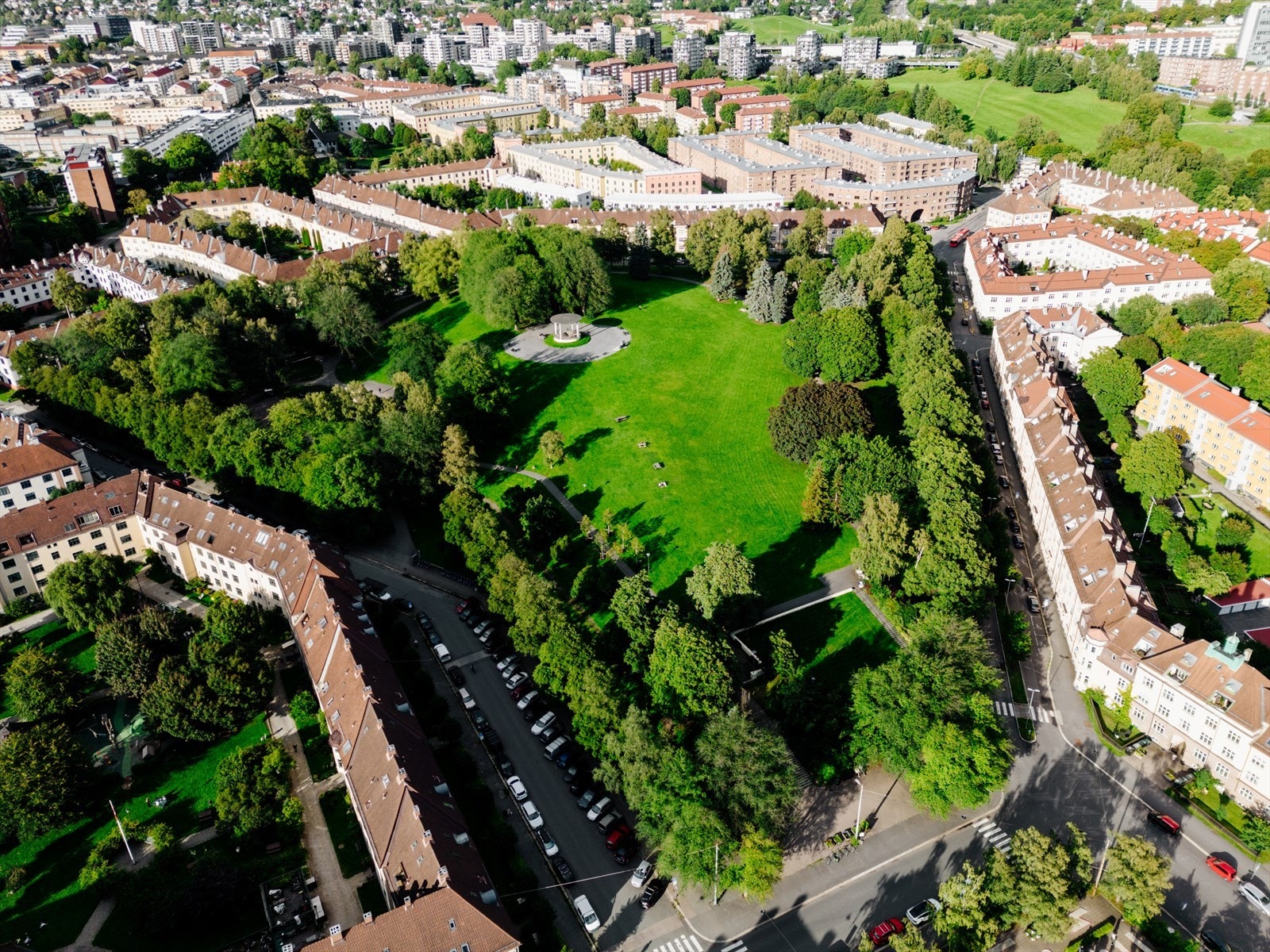 Italiagården og Frankrikegården fyller 100 år! De feirer fire dager til ende, fra Okseduellen 23. august til felles grillfest lørdag 26. august. Galleribilde