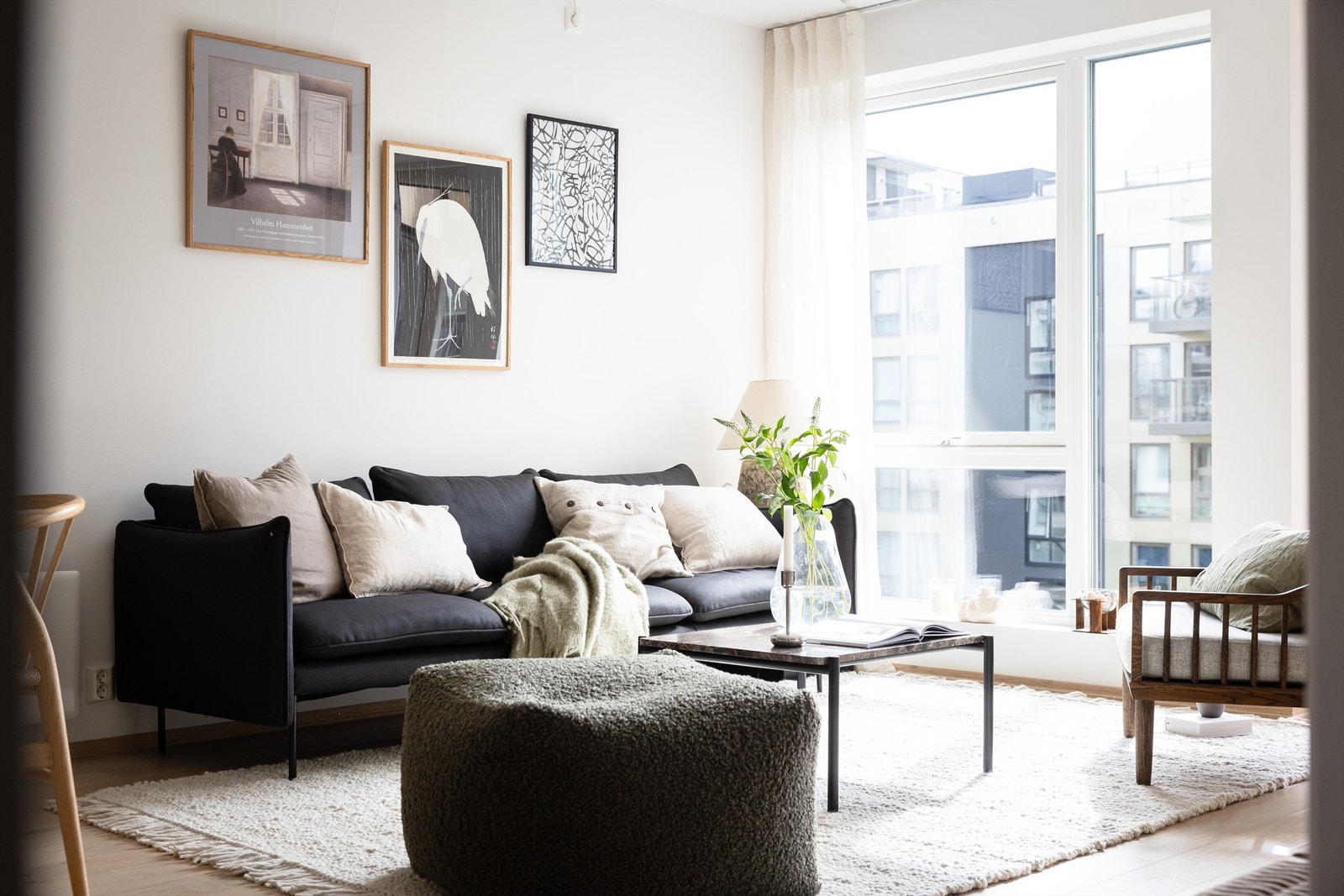 Flott 2-roms leilighet med store vindusflater, en romslig balkong og lekre materialvalg Galleribilde