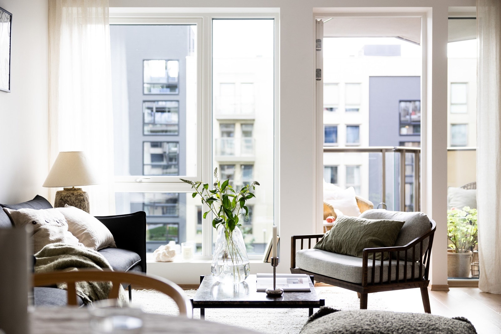 Flott beliggenhet i byggets tredje etasje med en lys og luftig planløsning Galleribilde