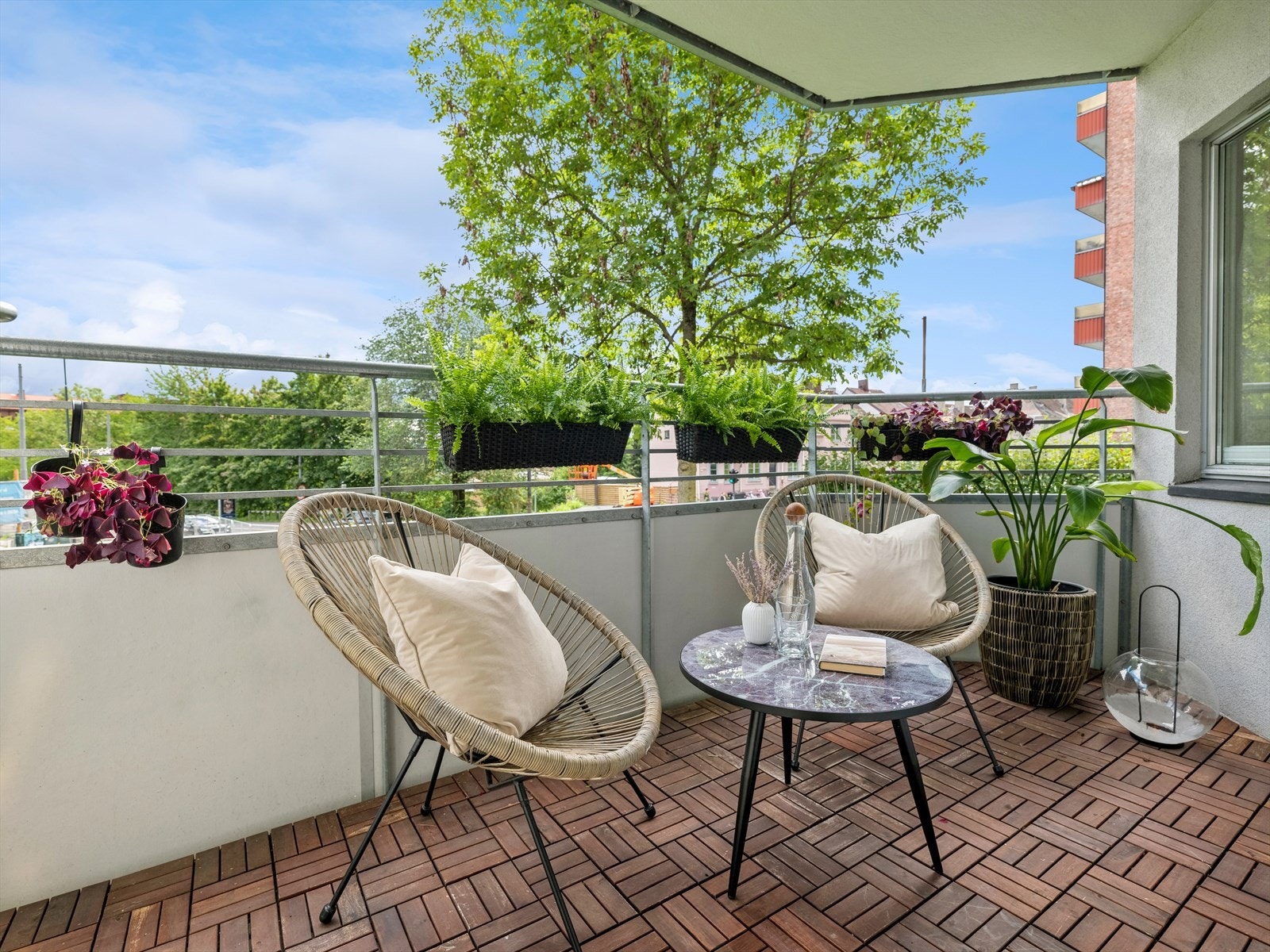 Ina Sartz v/DnB Eiendom har gleden av å presentere en stor og lys 2-roms selveier i Bentsebrugata 21. Galleribilde