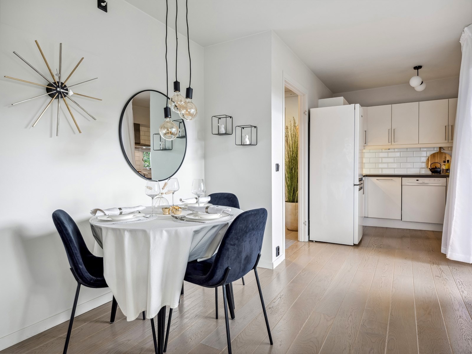 Det er også god plass til et større spisebord. Galleribilde