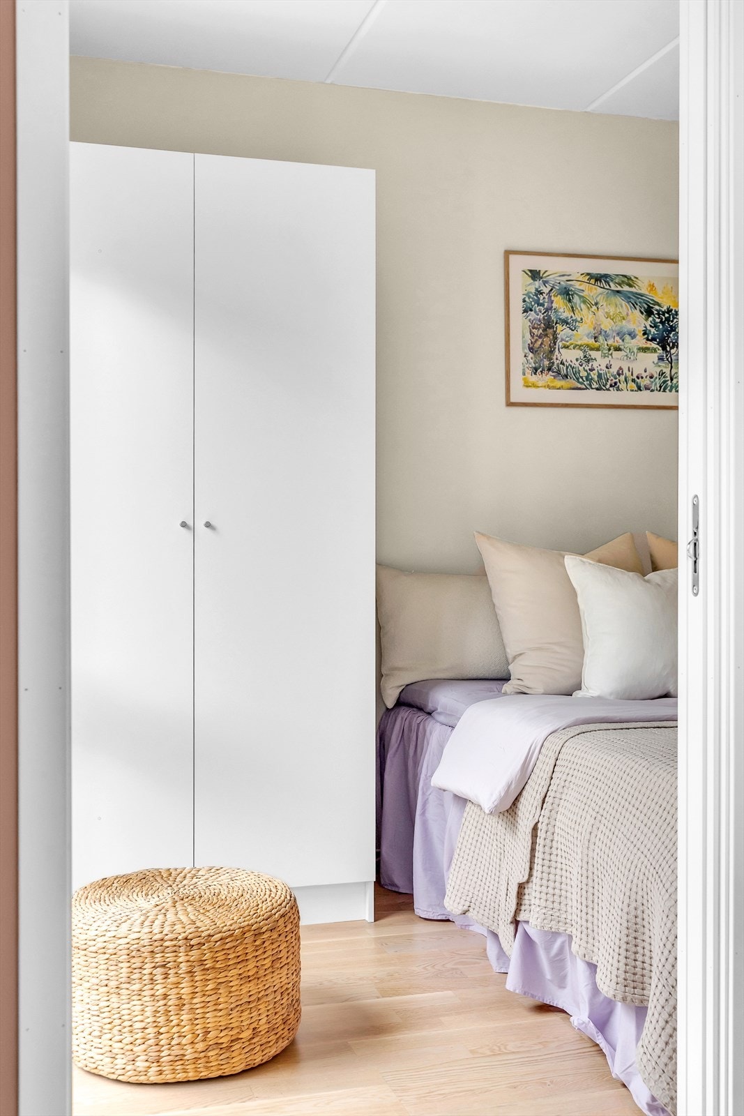 Lekkert og lyst soverom. Galleribilde