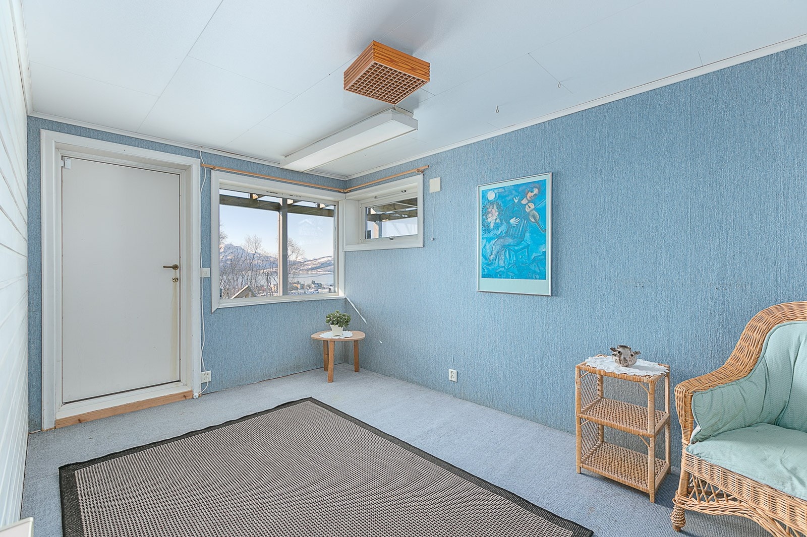 Kjellerstue med egen inngang. Galleribilde