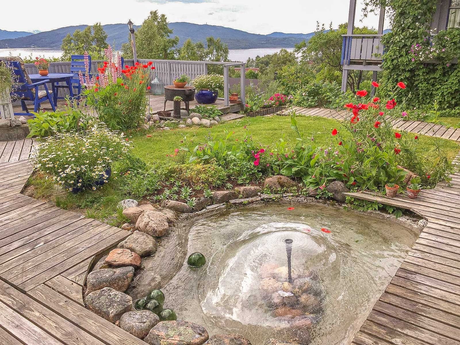 Egen vanngrop med fontene. Galleribilde