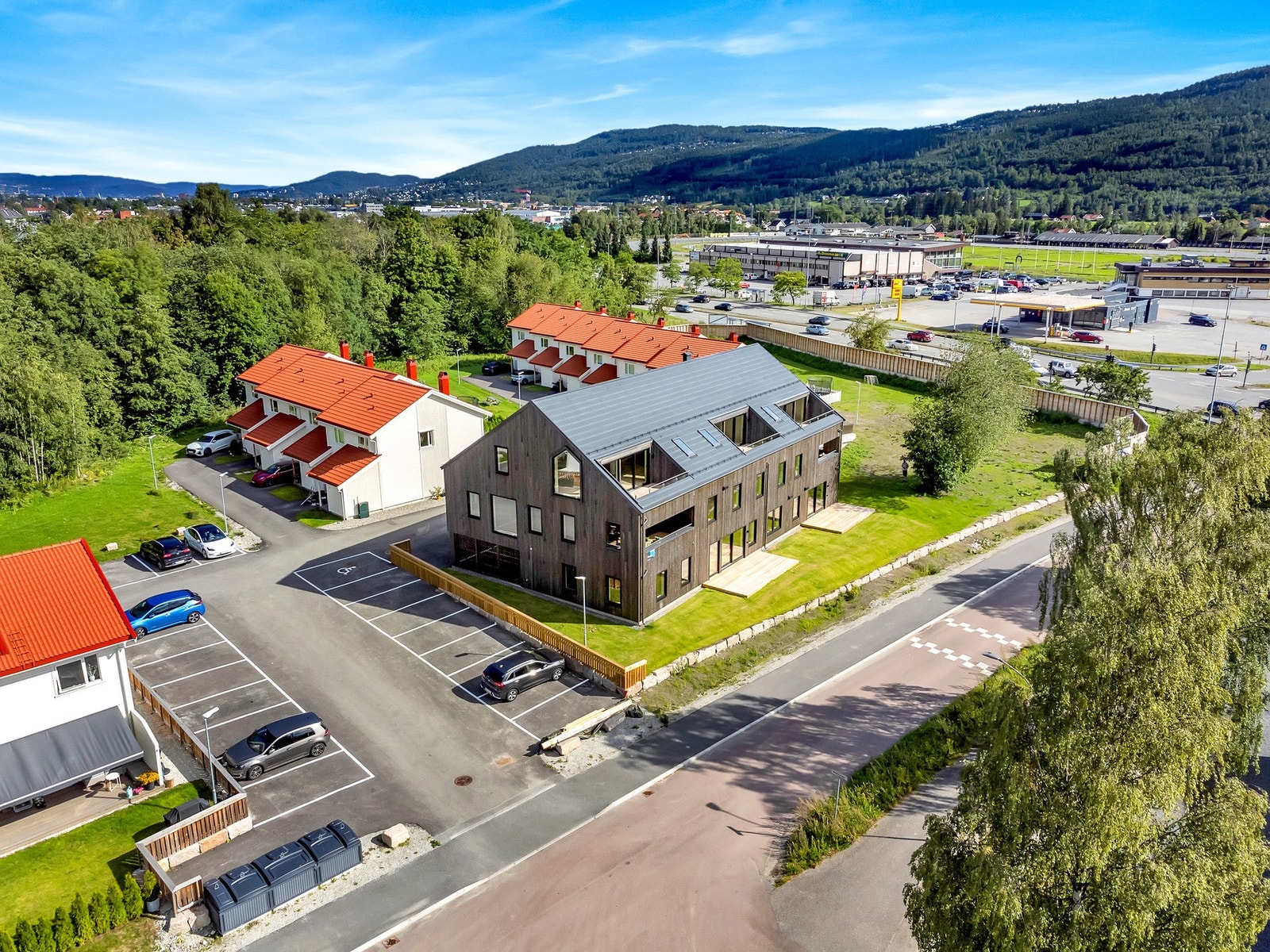 Carport og sportsbod i 1.etg. Galleribilde